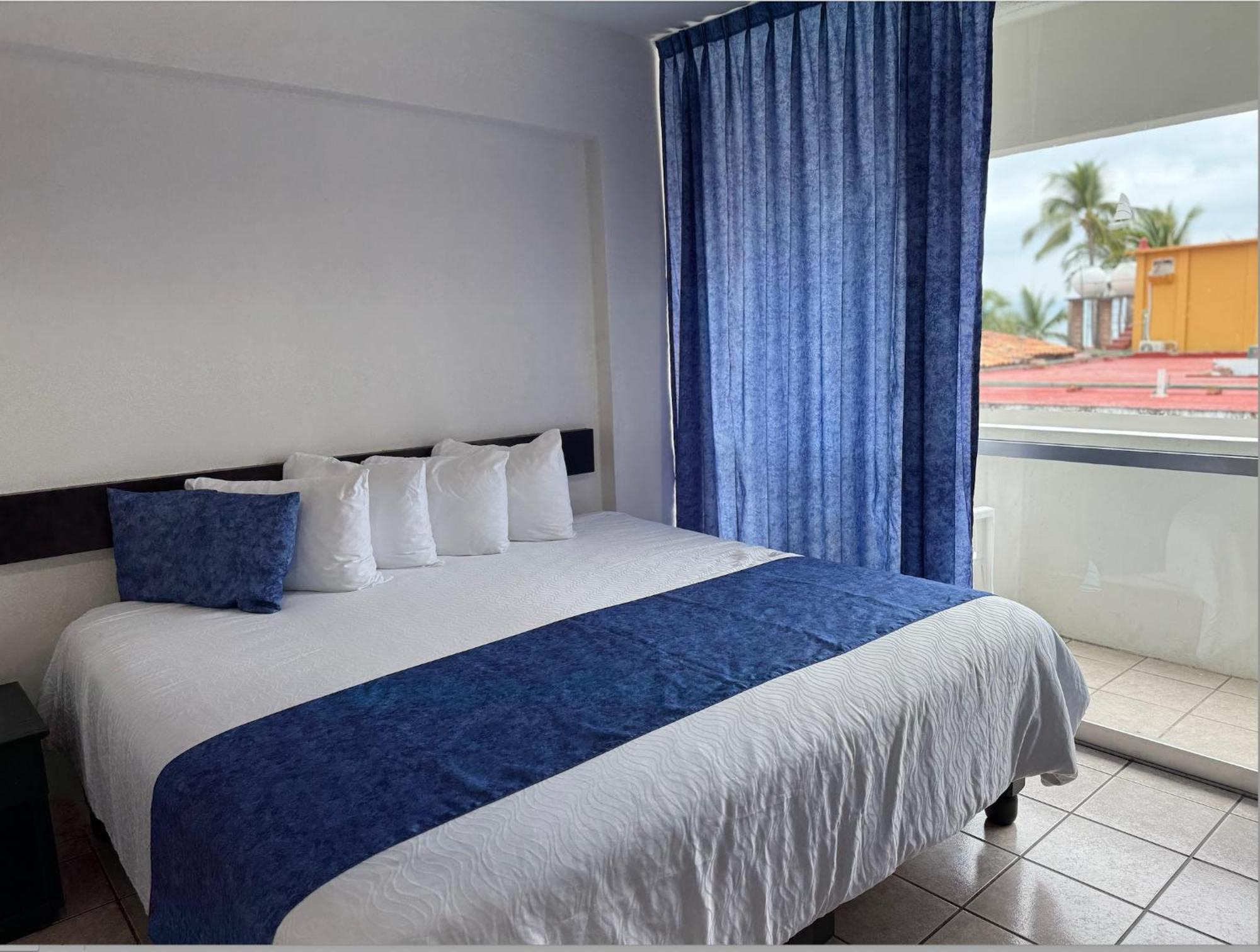Hotel Delfin Vista Pier Beach Front Puerto Vallarta Exterior photo